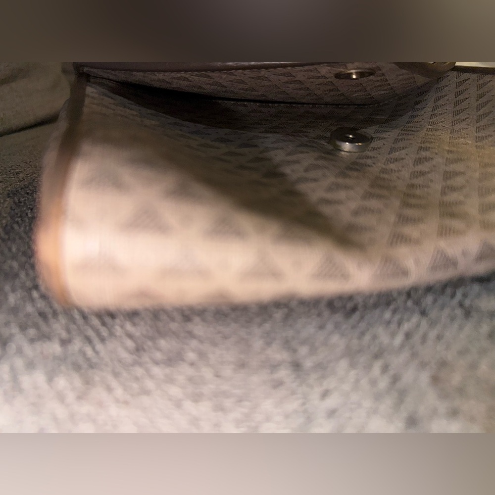 Geometric Patterned Clutch - Picture 6 of 13
